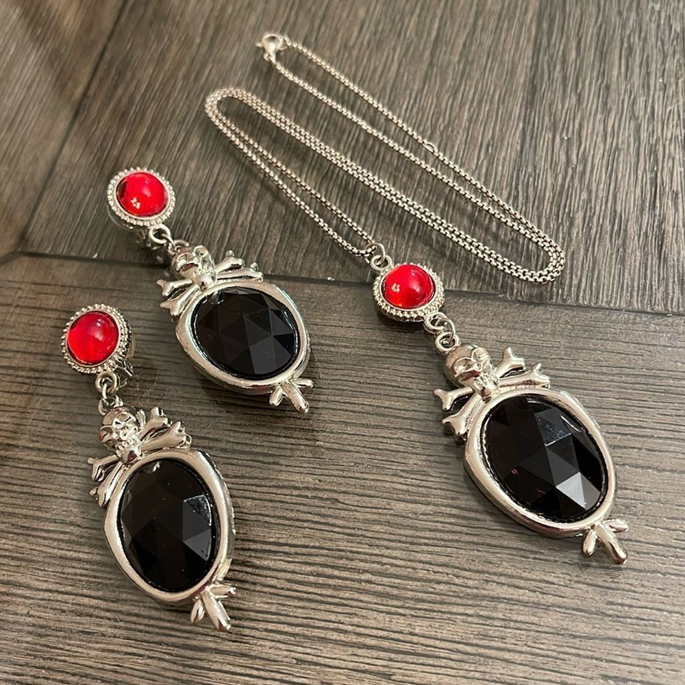 Vintage Style Gothic Dark Skull Clip Earrings & Necklace